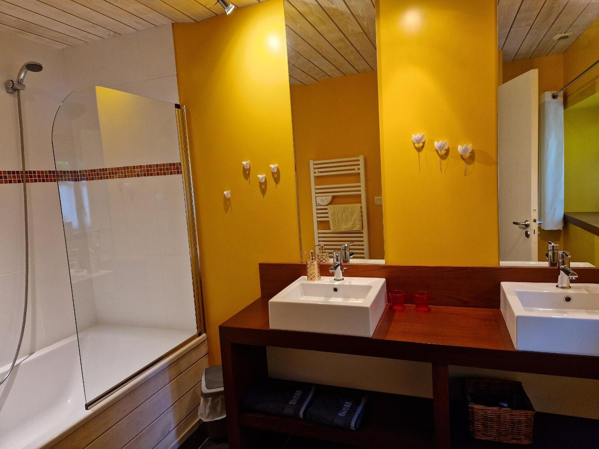 Longere De Nivinen Bed & Breakfast Arzano Luaran gambar